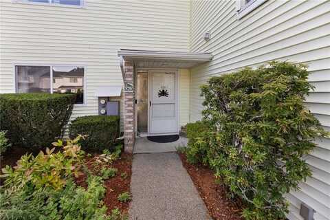 826 Williamsburg Circle, Warwick, RI 02886