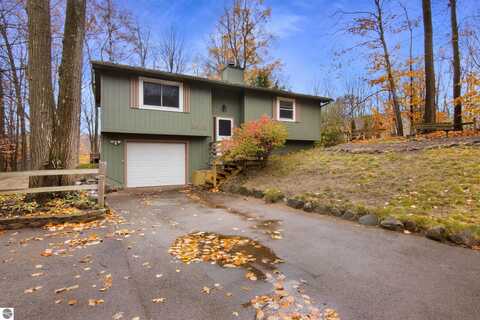 3928 Manchester Road, Traverse City, MI 49686