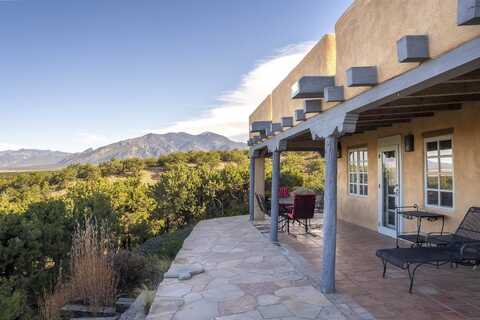 1008 Vista Encantada, Taos, NM 87571