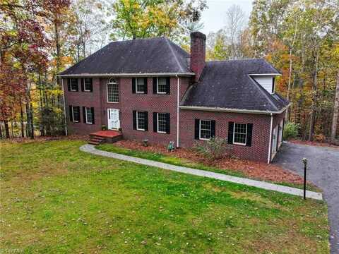 136 Oakmont Place, Mount Airy, NC 27030