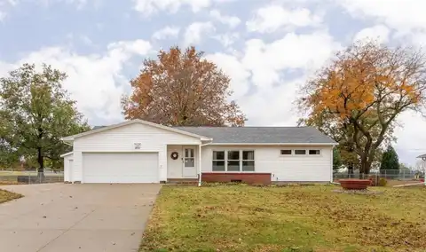 1821 Primrose Drive, Cedar Falls, IA 50613