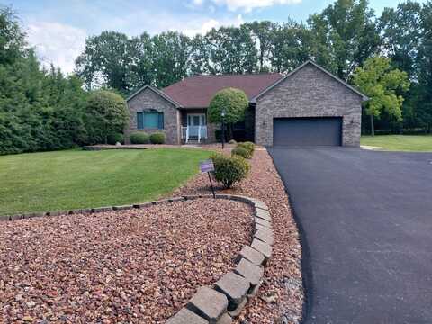 800 Whitetail Dr, Shenango, PA 16101