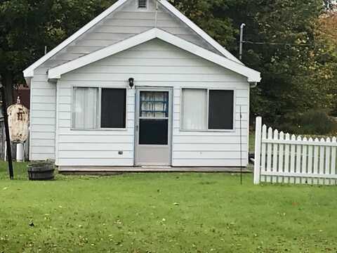 17131 Paradise Cove Road, Alpena, MI 49707