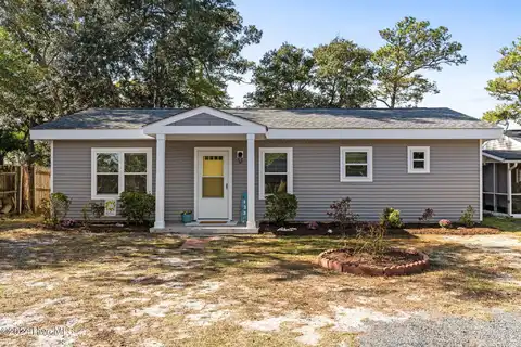 123 NE 38th Street, Oak Island, NC 28465