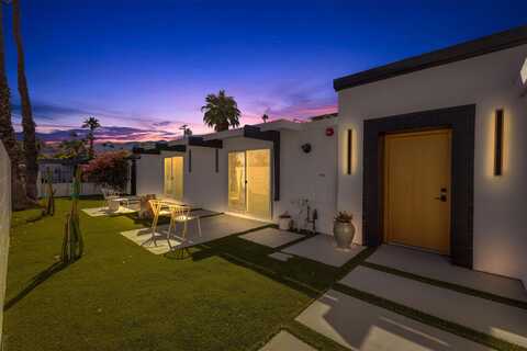 555 Roxbury Drive, Palm Springs, CA 92264