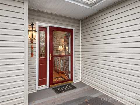 345 Ravenwood Lane, Horse Shoe, NC 28742
