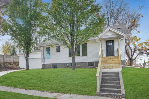 925 1st Avenue E, Newton, IA 50208