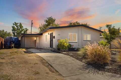 2118 Sussex Way E, Fresno, CA 93726