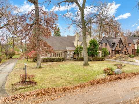 901 Briarcliff Road, Jackson, MI 49203