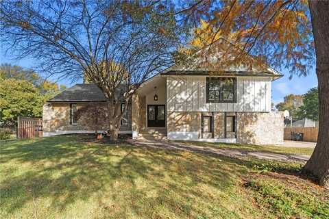 409 NW Locust Drive, Blue Springs, MO 64014