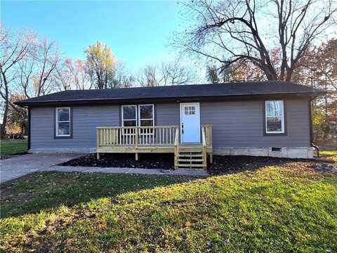 201 W Kelly Avenue, Leeton, MO 64761