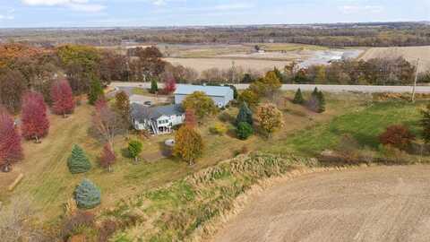 5709 Oak Crest Hill Rd SE, Riverside, IA 52327