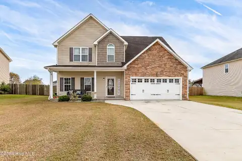 107 Woods Run Circle, Richlands, NC 28574