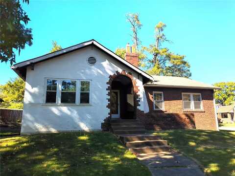 907 Country Club Drive, Saint Louis, MO 63121