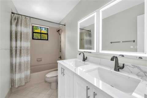 3923 Tree Top Dr, Weston, FL 33332