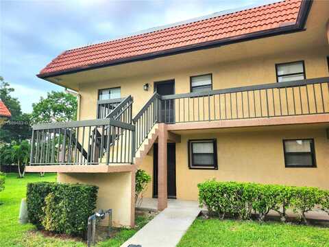 21890 Lake Forest Cir, Boca Raton, FL 33433