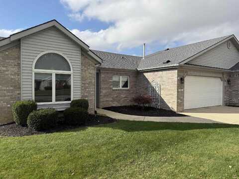 31 Clubview Drive, Hartford City, IN 47348