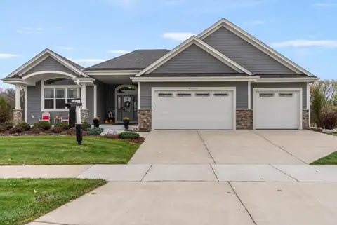 W237n5534 Fieldstone Pass Cir, Sussex, WI 53089