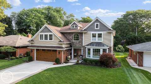 680 Pear tree, Grosse Pointe Woods, MI 48236