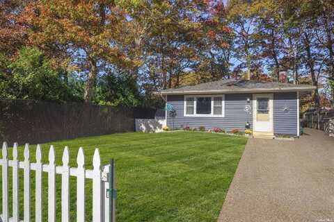 89 Carlton Avenue, Mastic, NY 11950