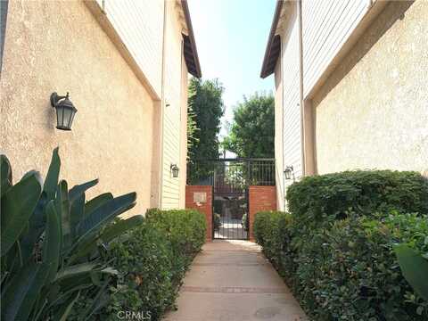 15030 Victory Boulevard, Van Nuys, CA 91411