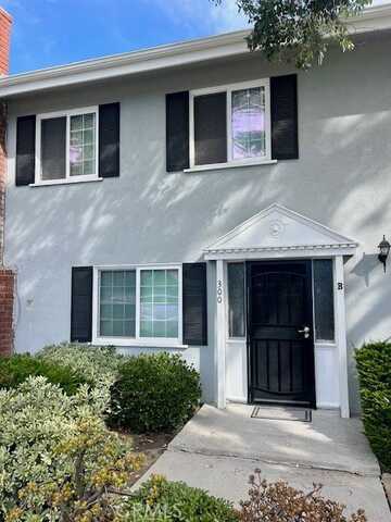 300 Santa Isabel Avenue, Costa Mesa, CA 92627