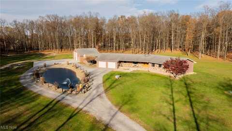 3742 US-422 Road NW, Southington, OH 44470