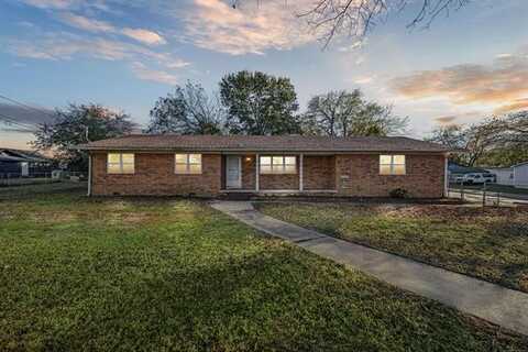 303 W Elm Avenue, Checotah, OK 74426