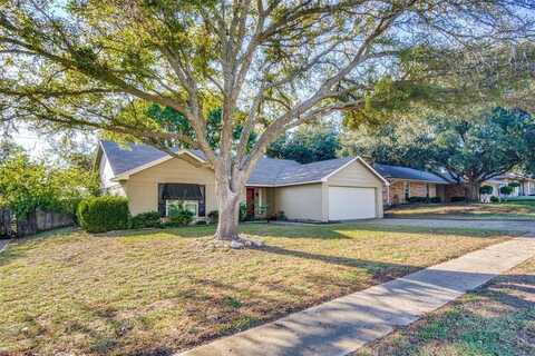 313 Pebblestone Drive, Benbrook, TX 76126