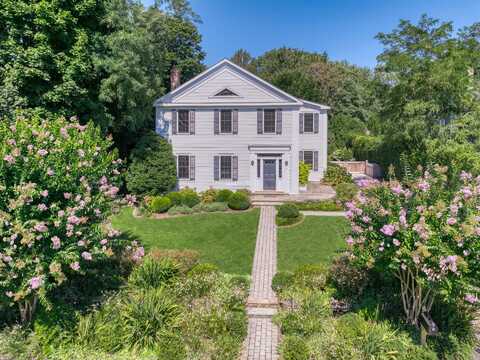 7 Somers Place, Sag Harbor, NY 11963