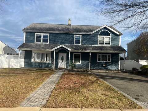 57 Acorn Ln, Levittown, NY 11756