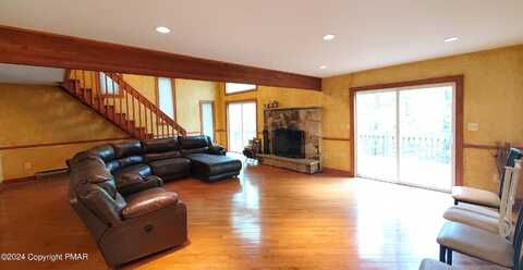 6396 Decker Road, Bushkill, PA 18324