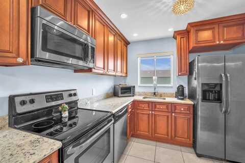 200 Waterway Dr, Lantana, FL 33462