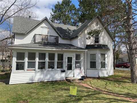 1121 6th Avenue E, Menomonie, WI 54751