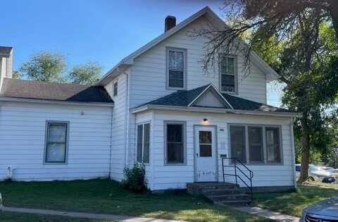 602 12th Avenue E, Menomonie, WI 54751