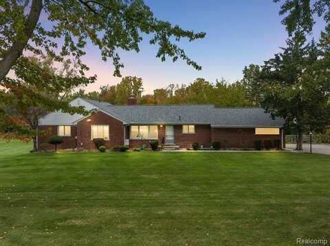 17747 N Nunneley Road, Clinton Township, MI 48036