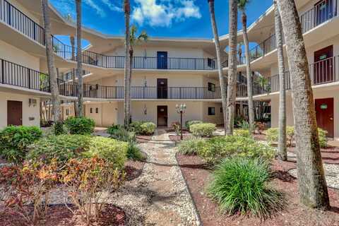 5370 Las Verdes Circle, Delray Beach, FL 33484