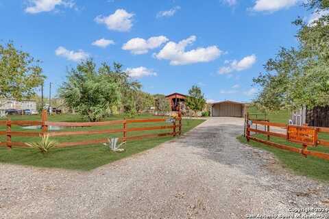 146 county road 2665, Devine, TX 78016