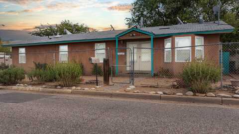 241 Maynard, Santa Fe, NM 87501