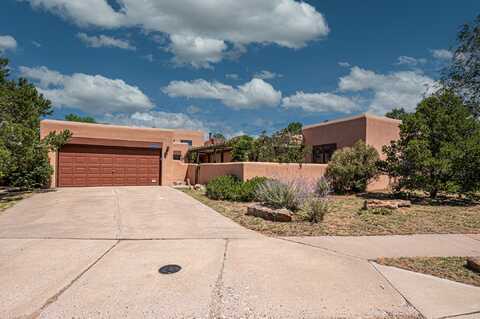 2215 Calle Cacique, Santa Fe, NM 87505