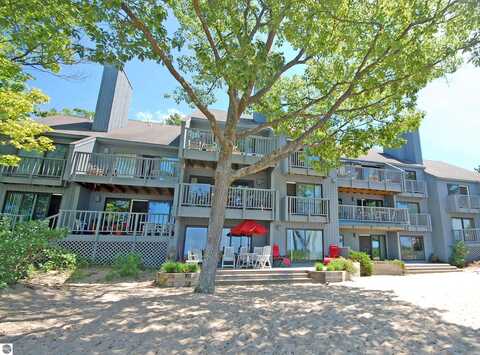 11 Beach Walk, Glen Arbor, MI 49636