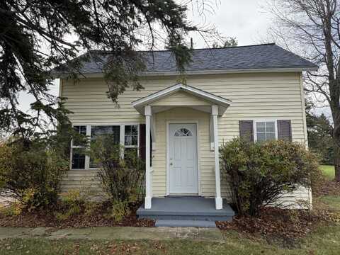 172 E Lincoln Avenue, Cheboygan, MI 49721