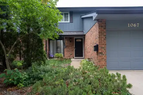 1067 Wigtown Court, Wheaton, IL 60189