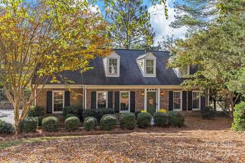 5215 Macandrew Drive, Charlotte, NC 28226