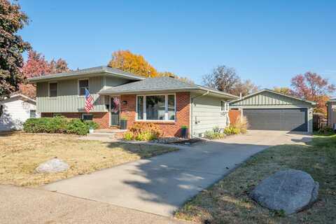 817 SE Innsbruck Drive, Ankeny, IA 50021