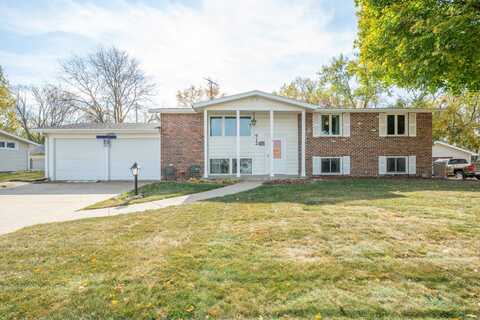 912 Parkhill Drive, Norwalk, IA 50211