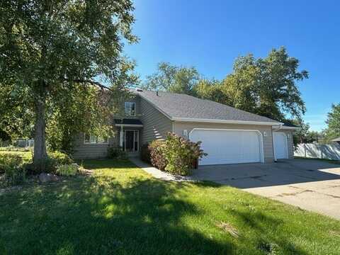 606 Mcdowell Circle, Grinnell, IA 50112