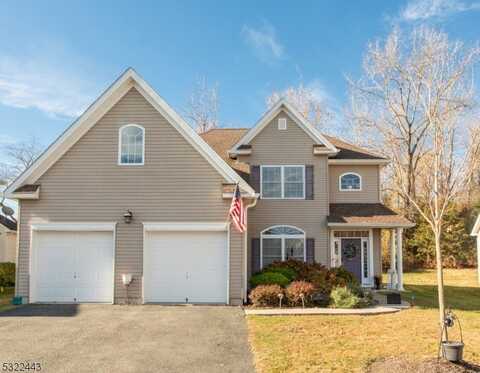 39 Bluffs Ct, Hamburg, NJ 07419