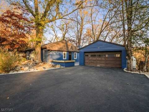 87 Mountain Glen Rd, Ringwood, NJ 07456