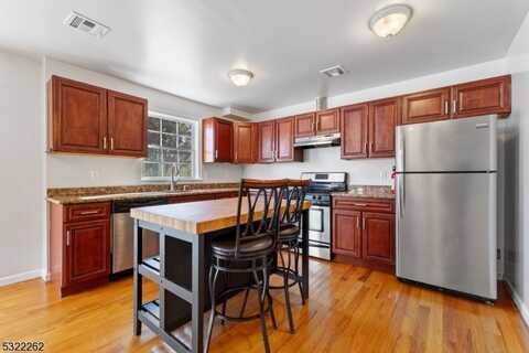 35 Clark St, Newark, NJ 07104